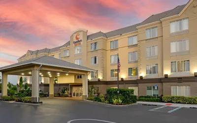 Photo 2 - Comfort Suites Near Universal Orlando Resort