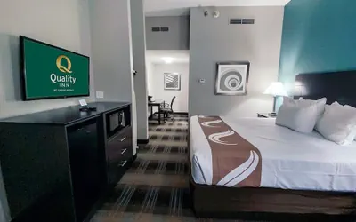 Photo 2 - Quality Inn Roseville-Detroit North