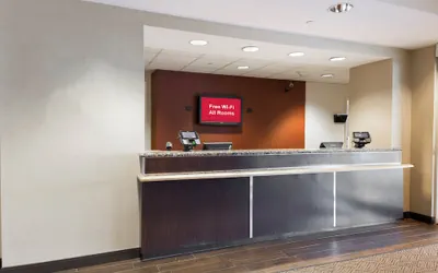 Photo 4 - Red Roof Inn PLUS+ Long Island - Garden City