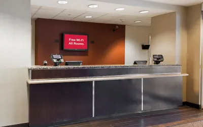 Photo 5 - Red Roof Inn PLUS+ Long Island - Garden City