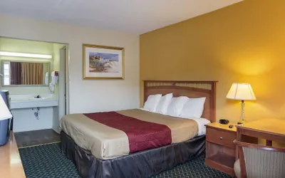 Photo 5 - Econo Lodge Petersburg - Fort Lee