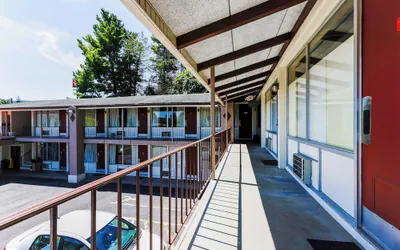 Photo 4 - Edyn Hotel By Townhouse Wytheville US 52