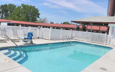 Photo 2 - Woodland Inn