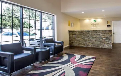 Photo 3 - Econo lodge Flagstaff East I-40