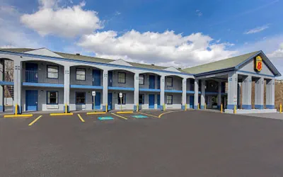 Photo 2 - Super 8 by Wyndham Nashville West