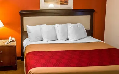 Photo 5 - Economy Inn & Suites