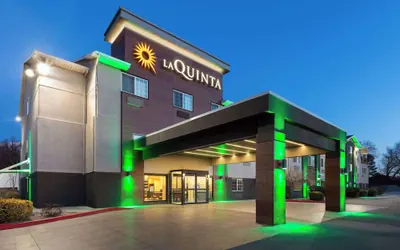 Photo 2 - La Quinta Inn & Suites by Wyndham North Orem