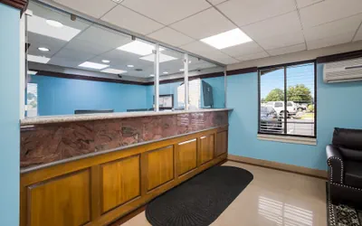 Photo 3 - Econo Lodge Allentown North
