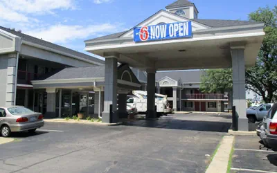 Photo 2 - Motel 6 Alsip, IL