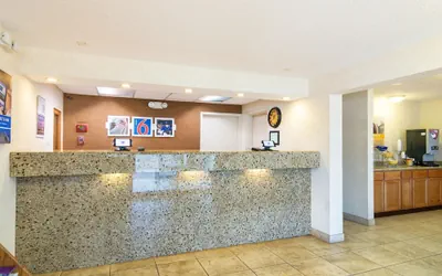 Photo 3 - Motel 6 Alsip, IL