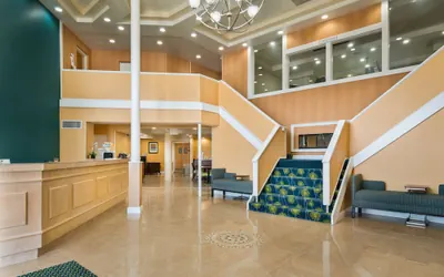 Photo 2 - Quality Inn & Suites Middletown - Newport