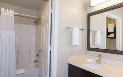 Photo 4 - Staybridge Suites Chicago-Oakbrook Terrace by IHG