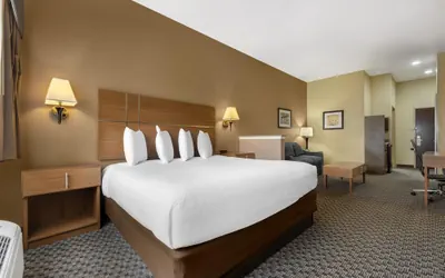 Photo 4 - Best Western Plus Shamrock Inn & Suites