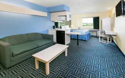Photo 4 - Days Inn & Suites by Wyndham Pryor