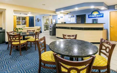 Photo 2 - Days Inn & Suites by Wyndham Pryor
