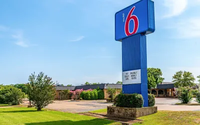 Photo 2 - Motel 6 Natchitoches, LA