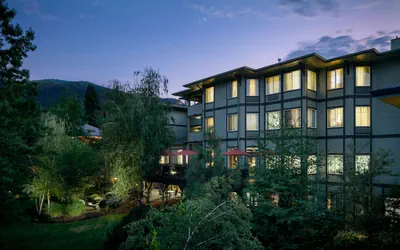 Photo 2 - Plaza Inn & Suites at Ashland Creek