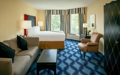 Photo 5 - Plaza Inn & Suites at Ashland Creek