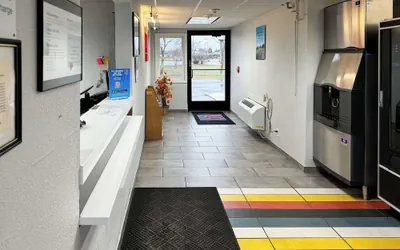 Photo 3 - Motel 6 Oshkosh, WI