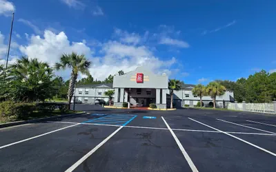 Red Roof Inn & Suites Hinesville