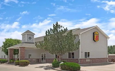 Photo 2 - Super 8 by Wyndham Windsor
