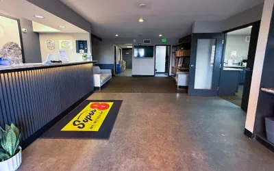 Photo 3 - Super 8 by Wyndham Windsor
