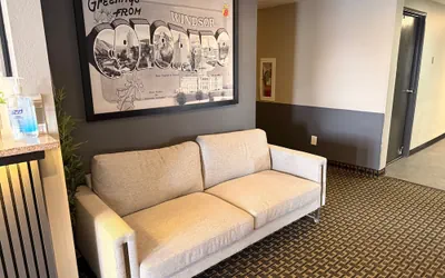 Photo 4 - Super 8 by Wyndham Windsor