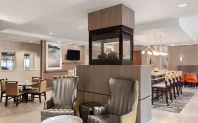 Photo 5 - Hampton Inn & Suites Denver - Cherry Creek