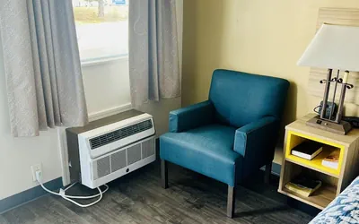 Photo 5 - Days Inn by Wyndham Fort Wayne
