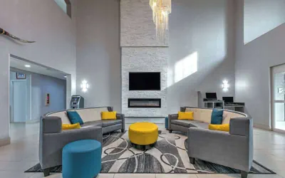 Photo 4 - La Quinta Inn & Suites by Wyndham Weatherford