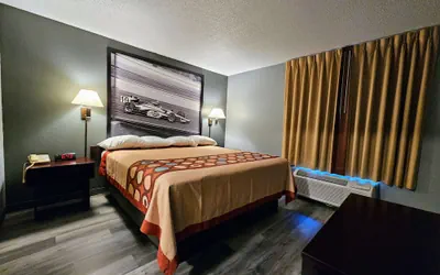 Photo 4 - Super 8 by Wyndham Cloverdale IN