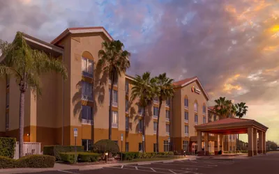 Photo 2 - Comfort Inn & Suites Orlando North