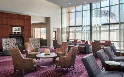 Photo 2 - Courtyard by Marriott Newark Elizabeth