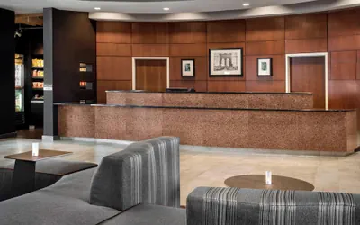 Photo 4 - Courtyard by Marriott Newark Elizabeth