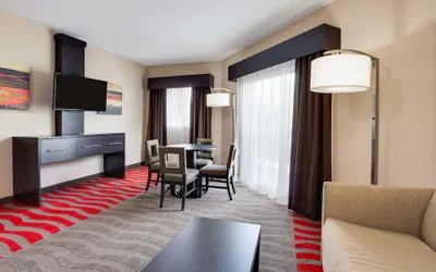 Photo 2 - Holiday Inn Express Hotel Naples Downtown - 5th Avenue