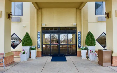 Holiday Inn Express & Suites St. Louis West - Fenton by IHG