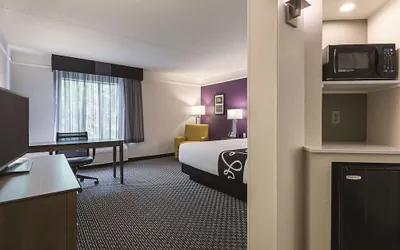 Photo 5 - La Quinta Inn & Suites by Wyndham Dallas Plano West