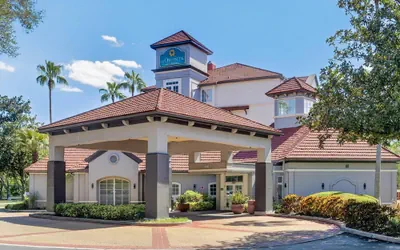 Photo 2 - La Quinta Inn & Suites by Wyndham Tampa Brandon Regency Park