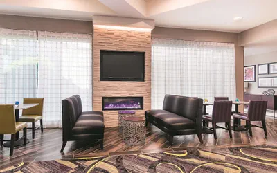 Photo 3 - La Quinta Inn & Suites by Wyndham Atlanta Conyers