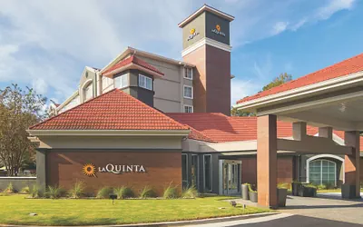 Photo 2 - La Quinta Inn & Suites by Wyndham Atlanta Conyers