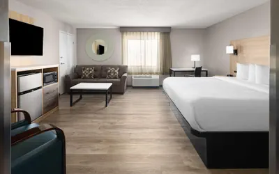 Photo 3 - La Quinta Inn & Suites by Wyndham Mansfield OH
