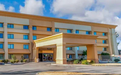 Photo 2 - La Quinta Inn & Suites by Wyndham Las Cruces Organ Mountain