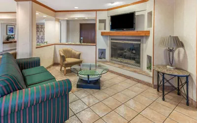 Photo 3 - La Quinta Inn & Suites by Wyndham Las Cruces Organ Mountain