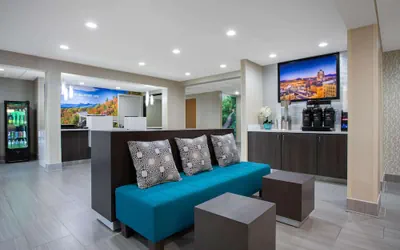 Photo 4 - La Quinta Inn & Suites by Wyndham Roanoke Salem