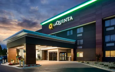 Photo 2 - La Quinta Inn & Suites by Wyndham Roanoke Salem