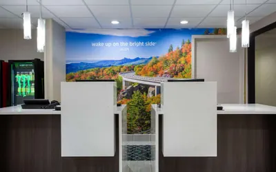 Photo 5 - La Quinta Inn & Suites by Wyndham Roanoke Salem