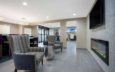 Photo 3 - La Quinta Inn & Suites by Wyndham Roanoke Salem