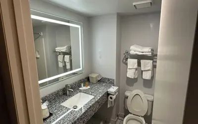 Photo 2 - Aderi Hotel Niantic
