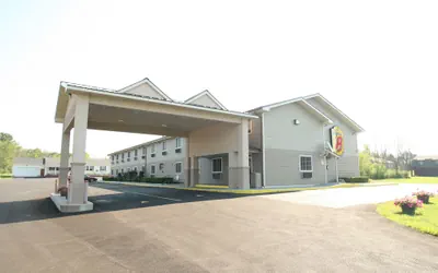 Photo 2 - Super 8 by Wyndham Pulaski