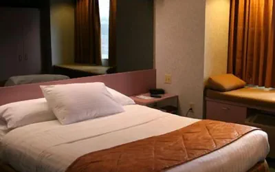Photo 5 - CenterWay Hotel Buffalo North Near University